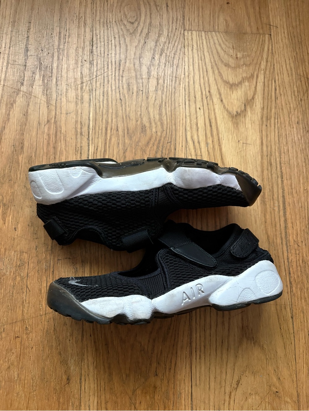 Nike Air Rifts in Black and White Size 7 - Picture 5 of 7